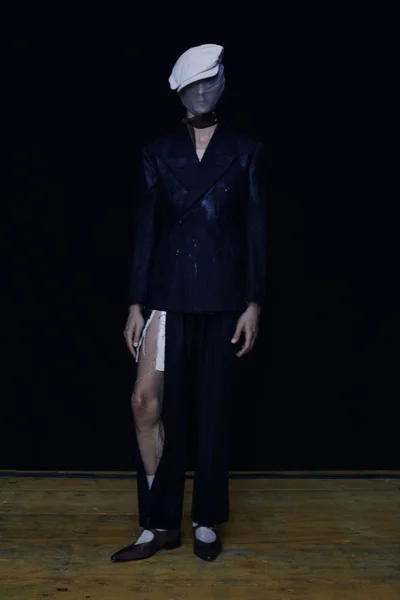 Look 16